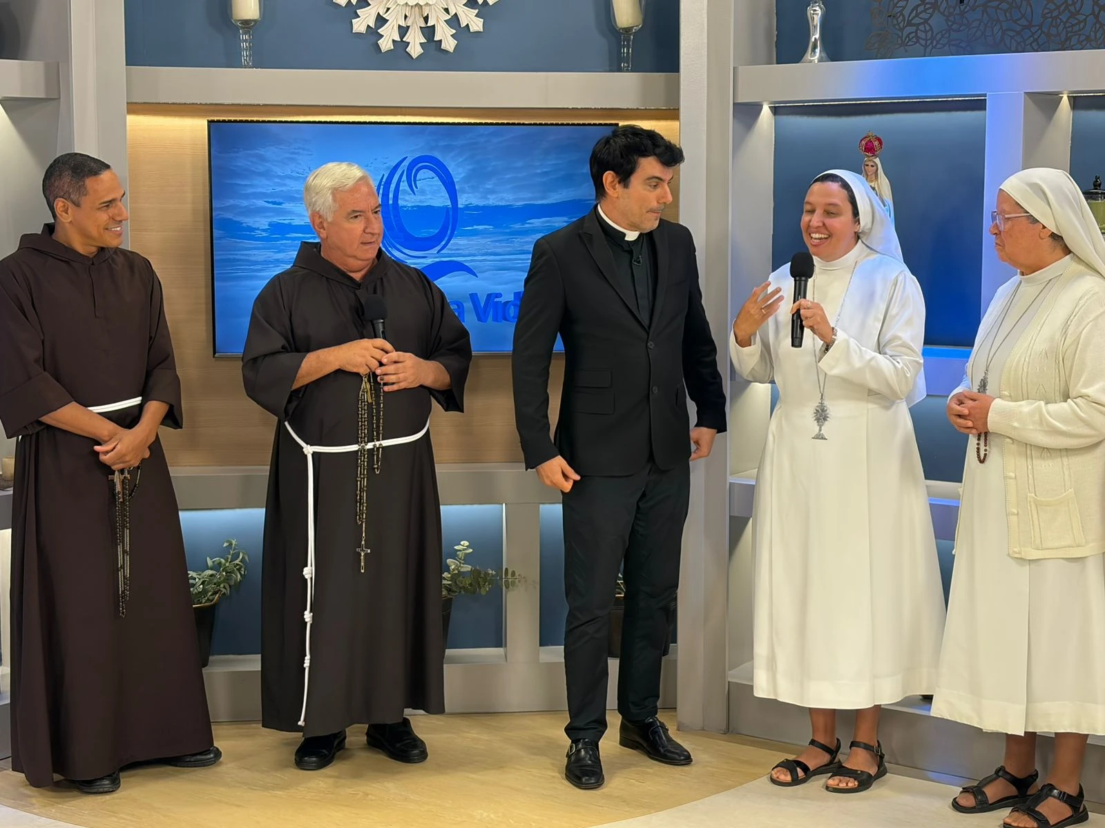 imagem de Frei Francisco Belotti e Frei Jaco visitam estúdios da Rede Vida e fortalecem parceria institucional