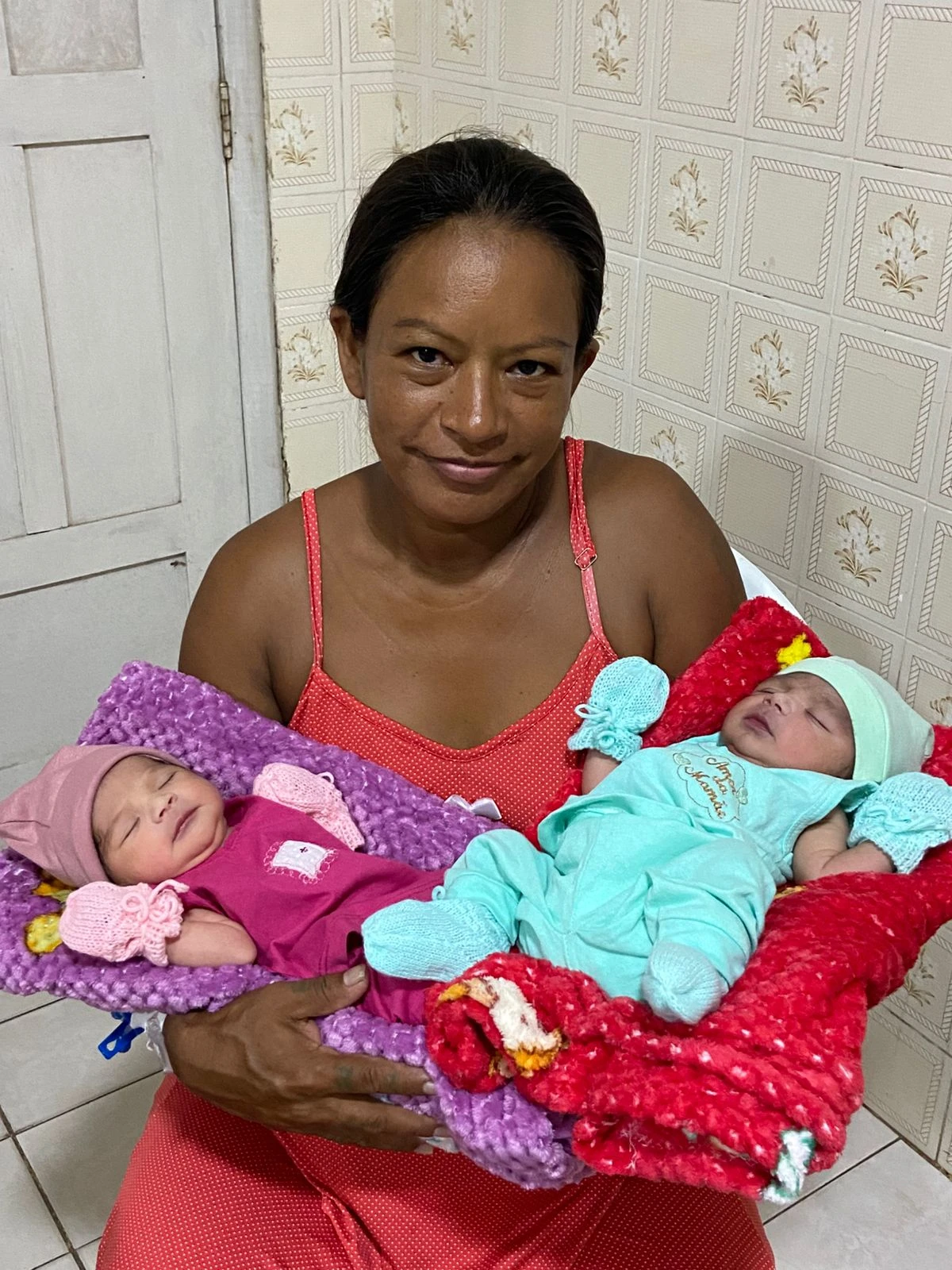 imagem de Nascimento de gêmeos marca parto humanizado na Santa Casa de Óbidos