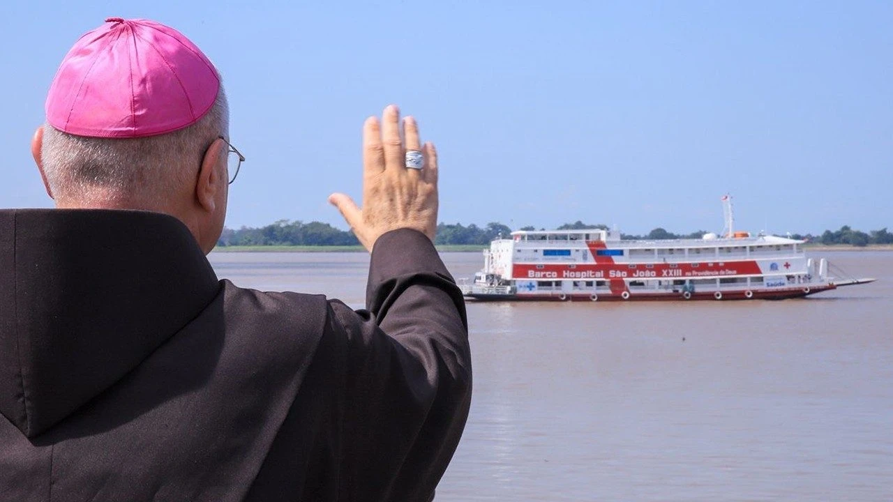 Barcos-Hospital Papa Francisco e São João XXIII rumo à COP 30