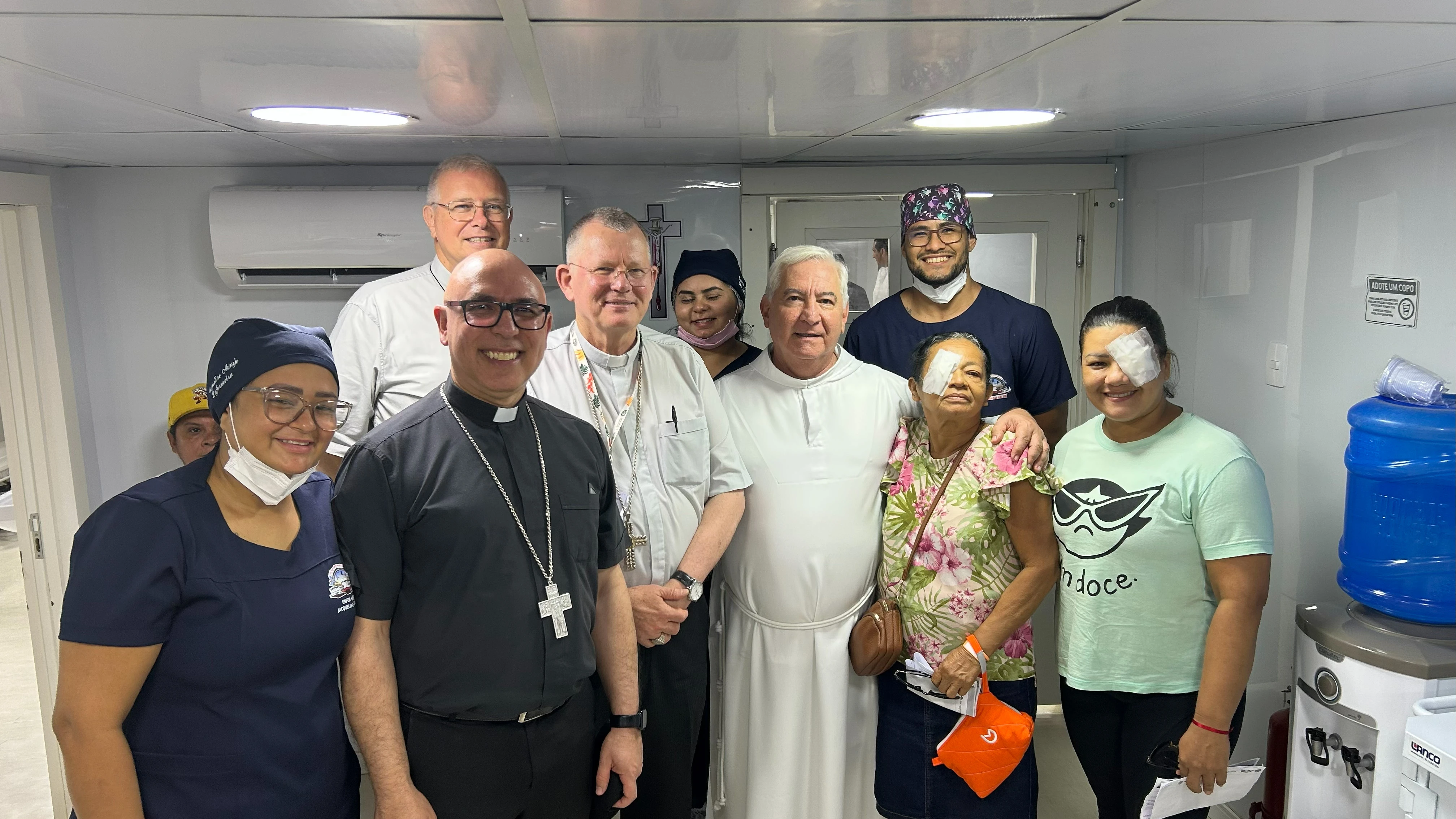 imagem de Bispos participantes da COP30 visitam Barcos-Hospital